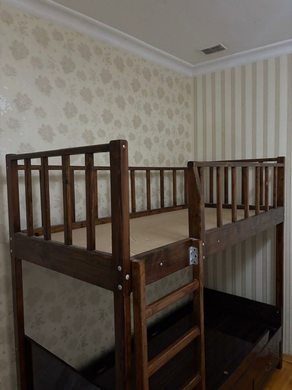 Taxta iki mərtəbəli çarpayı - Material: bərk ağac karkas, laklı tünd — Yataqlar, Bakı (5)