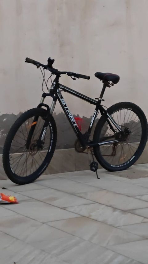 Yaxsi vezyetdedi istiyen olsa wpda yazsin qiymetlere baxin bu velo bu — Bakı