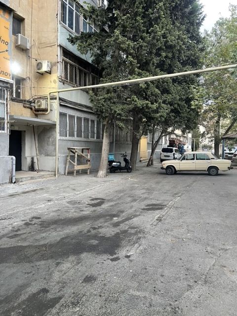 Bakı, 8-ci kilometr, 3 otaqlı, Köhnə tikili, m. Xalqlar Dostluğu, 100 kv. m — Bakı