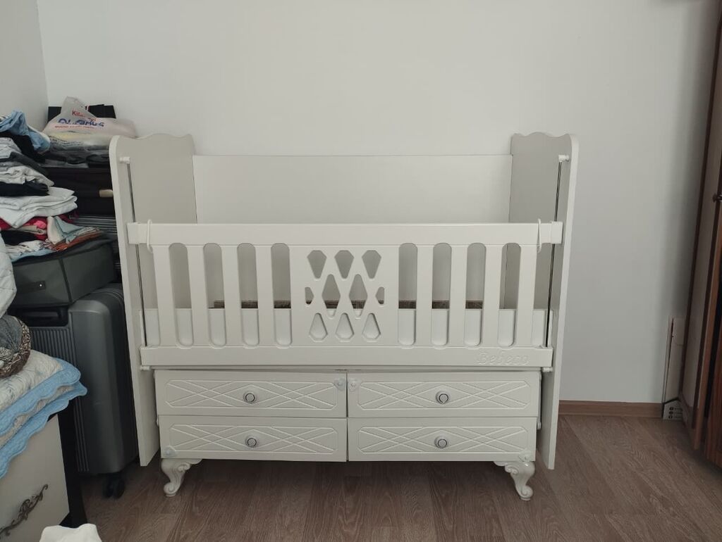 Qız üçün, İşlənmiş, Dördbucaq, Beşik, Dəst ilə, Matras ilə, Yellənmə mexanizmi ilə — Bəşikləri, Digah (4)