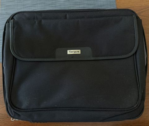 Yeni Targus noutbuk çantası - Rəng: Qara - Material: Dayanıqlı parça — Digah