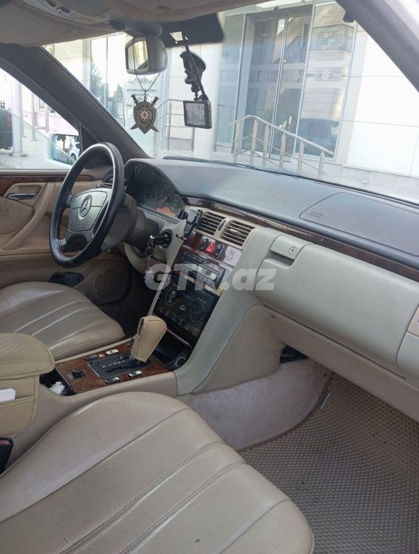 Mercedes E 230 2.3 L, 1995, 455 555 km — Avtomobillər, Bakı (6)