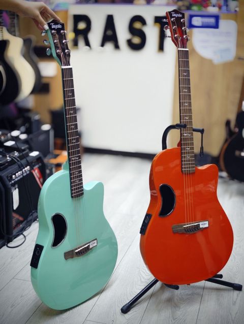 Akustik gitara Rast musiqi aletleri maģazasinin ünvanları 1 — Bakı
