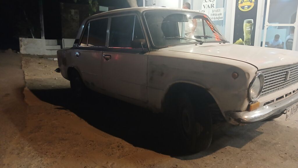 VAZ 2101 “Jiquli” sedan - Kuzov: ağ rəng, 4 qapı, xrom bamperlər 10-DF-908 — Avtomobillər, Digah (4)