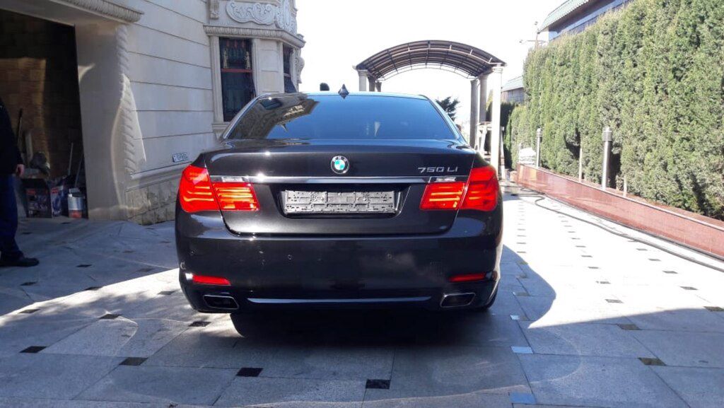 BMW 750, 4.4 L, 2011 il, 30 000 km — Avtomobillər, Bakı (12)