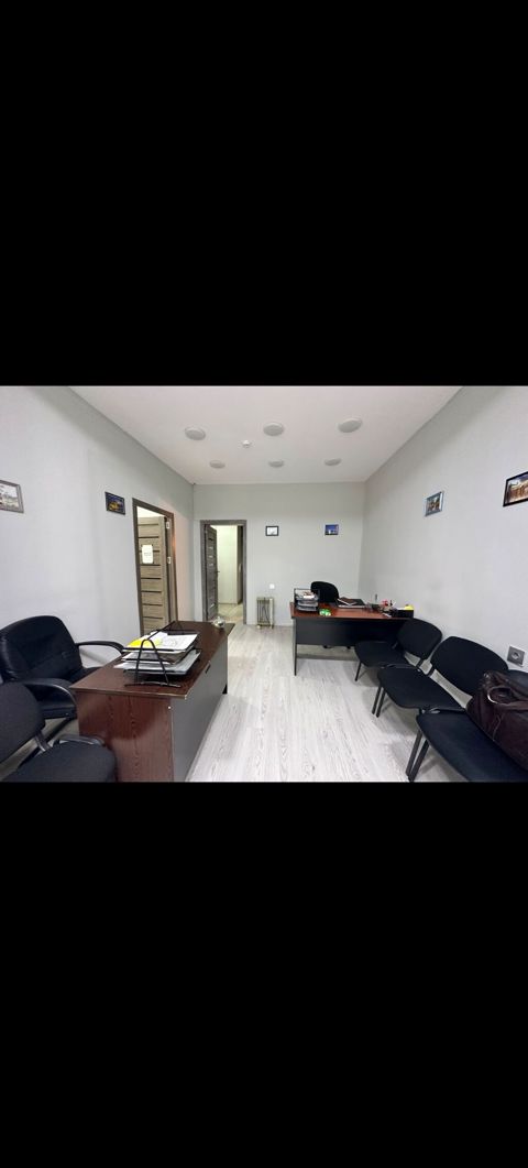 İcarəyə ofis sahəsi - Plan: 2 ayrı iş otağı + dəhliz + sanitar — Digah