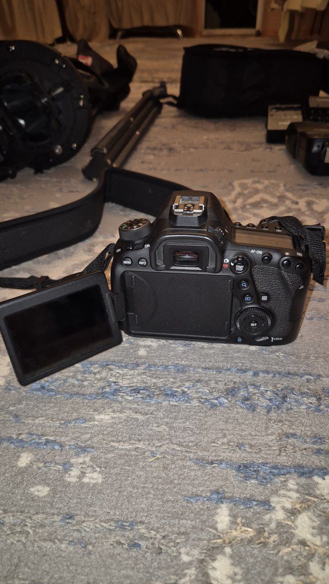 Fotoaparat Canon 6D Mark 2, 50 mm 1.8 — Foto və video texnikası, Bakı (3)