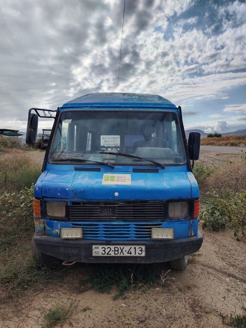 Mercedes 208 D, 2.3 L, 1988 il, 150 000 km — Gəncə