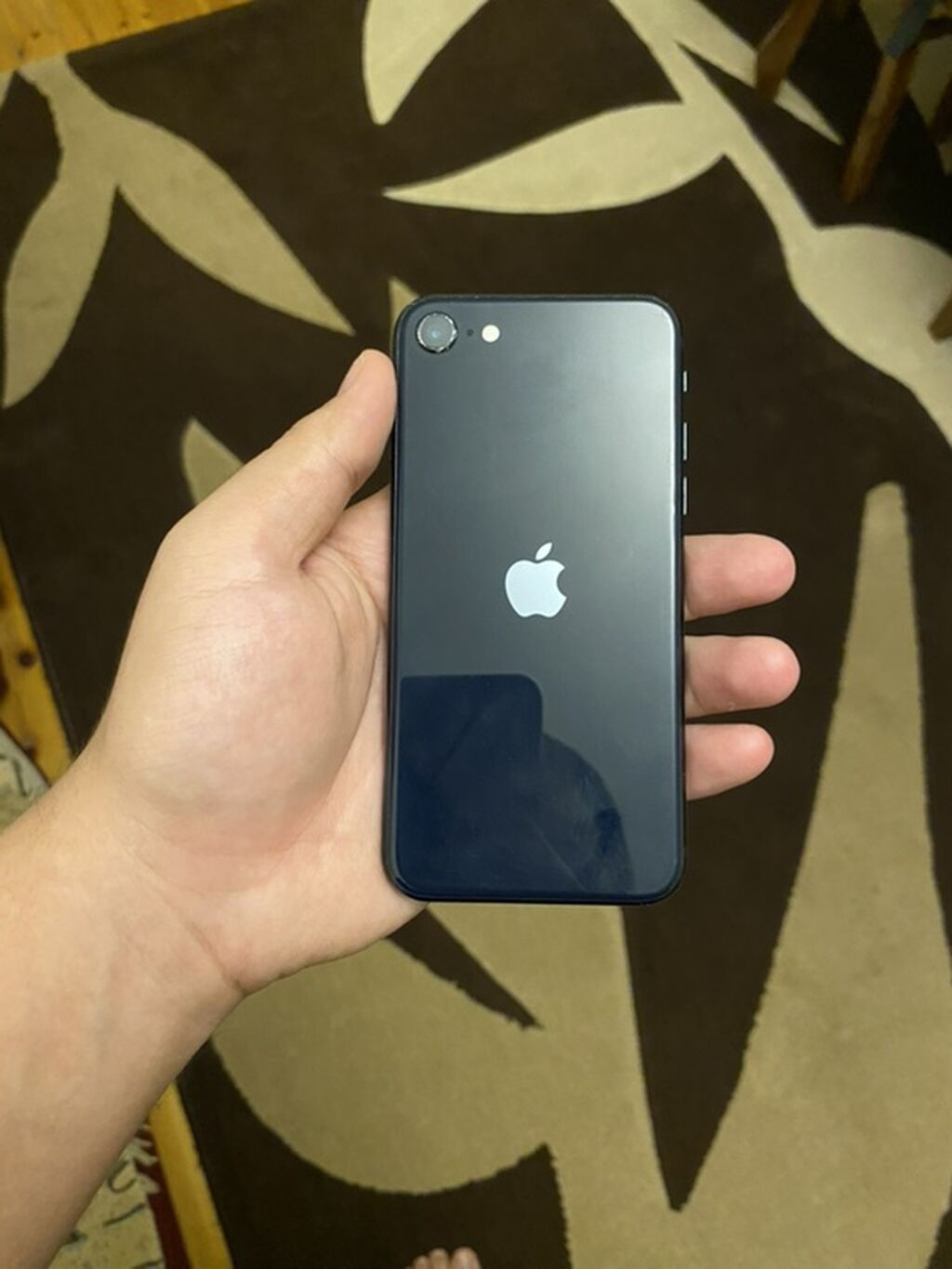 IPhone SE 2022, Qara — Apple iPhone, Goranboy