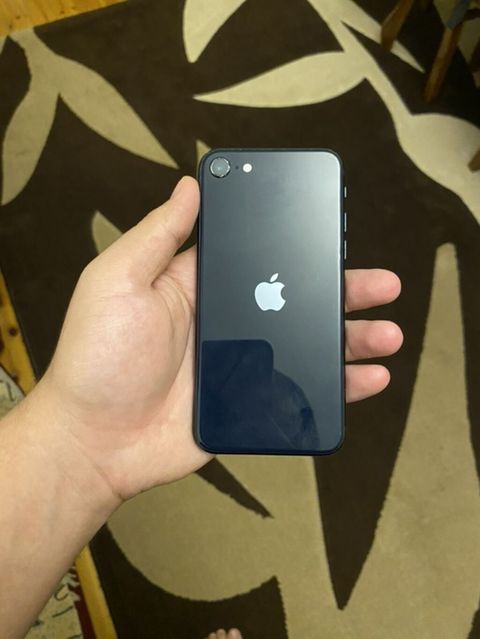 IPhone SE 2022, Qara — Goranboy