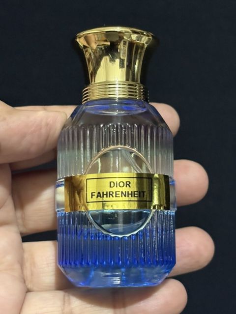Məhsul: Dior Fahrenheit kişi ətiri (sprey) Təsvir: - Şüşə: Mavi — Masazır