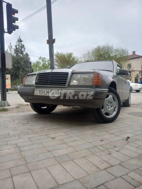 Mercedes E 220 d 2.2 L, 1991, 539 837 km — Salyan