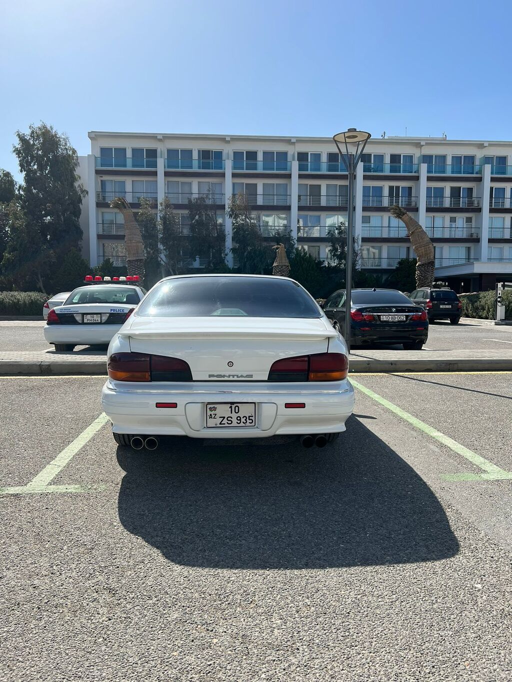 Pontiac Bonneville sedan – ağ rəng, tam ölçülü Amerikan sedanı. salam — Avtomobillər, Bakı (7)