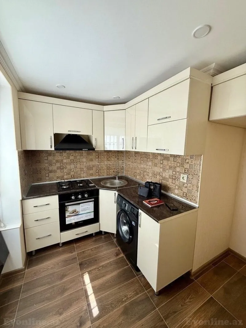 Satılır 3 otaqlı Mənzil Köhnə tikili 70 m² Bakı, Nizami r., Qara Qarayev m., 8-ci kilometr — Mənzil, Bakı (8)