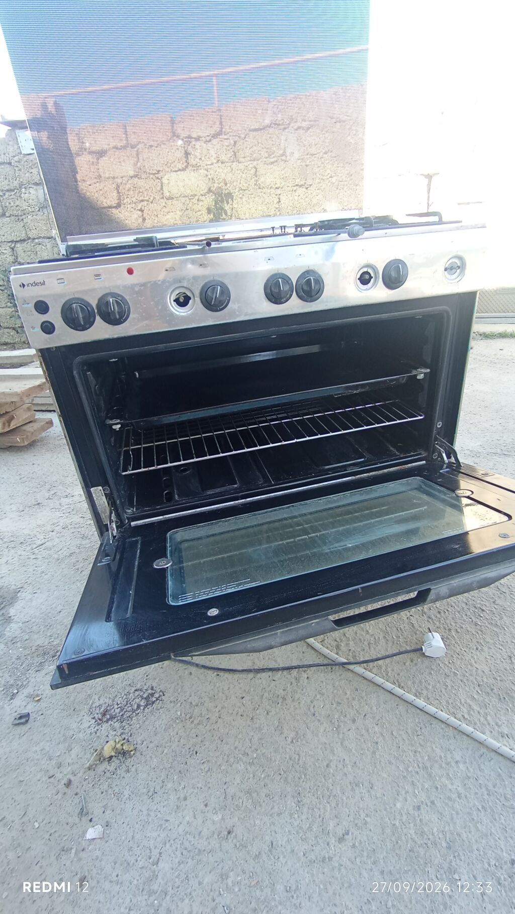 Indesit kombi plitə və soba - Üst hissə: 4 ocaq gözlü – 2 qazlı — Plitələr, Digah (2)