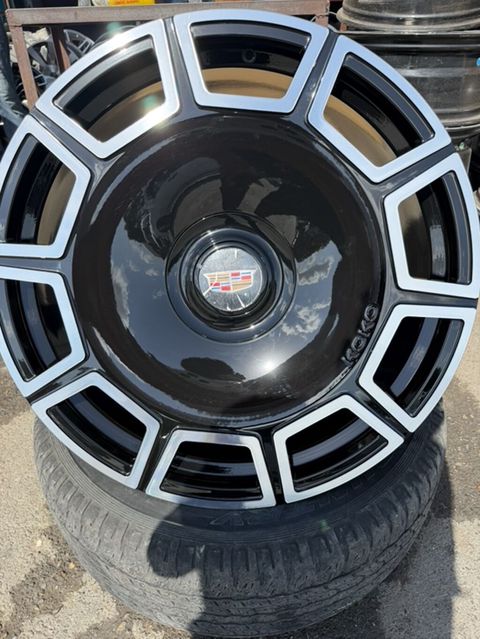 24 razmer cadillac olkede tayı yoxduKoko marka alüminium disk — Təkərlər, şinlər, disklər