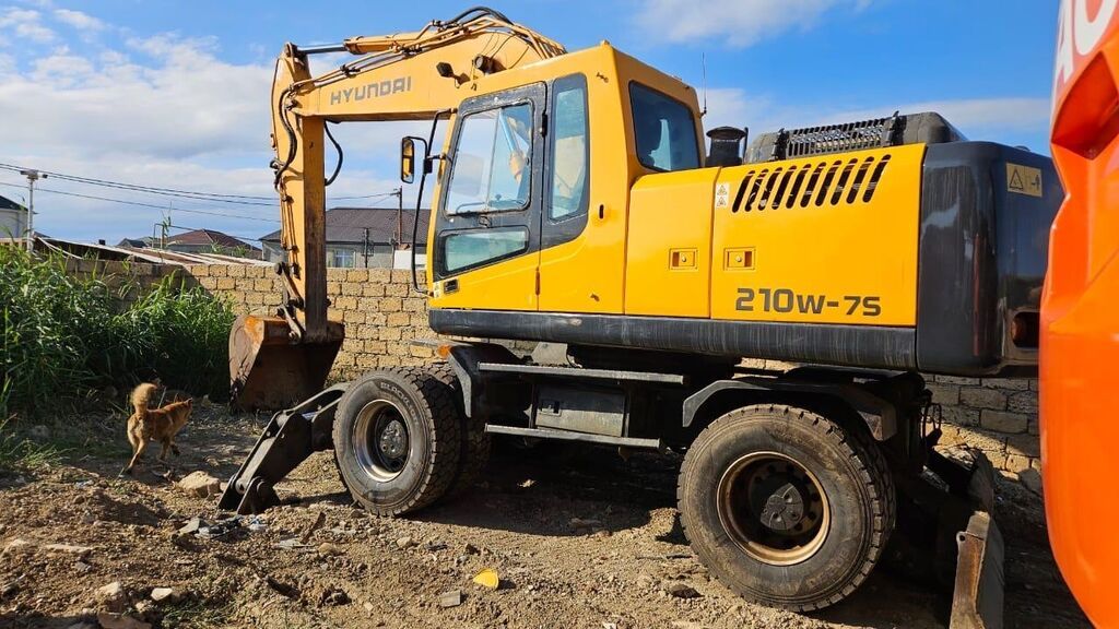 Hyundai 210W-7S təkərli ekskavator Xüsusiyyətlər: - Model: Hyundai — Ekskavatorlar, Gəncə (2)