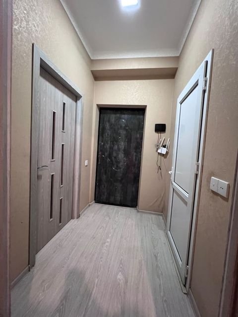 Masazirda.Yeni tikili 7 mərtəbəli binanın 4 cü mərtəbəsində 42 kv metr — Masazır