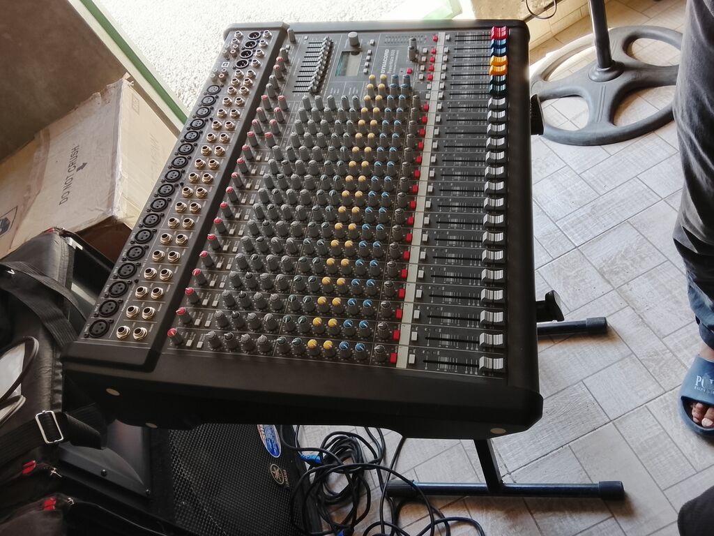 Dynacord PowerMate 1600 gücləndiricili mikser - 16 mono mikrofon/line — Studiya və konsert üçün, Yevlax (7)