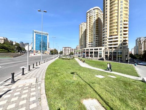 Satılır 3 otaqlı yeni tikili 175 m² — Bakı