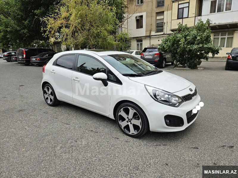 Kia Rio, 2018 il — Minik avtomobili icarəsi, Bakı (5)