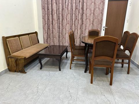 Masa dəsti və divan jurnalni hamısı birlikdə 200₼. Bazalıdır. Ünvan — Digah