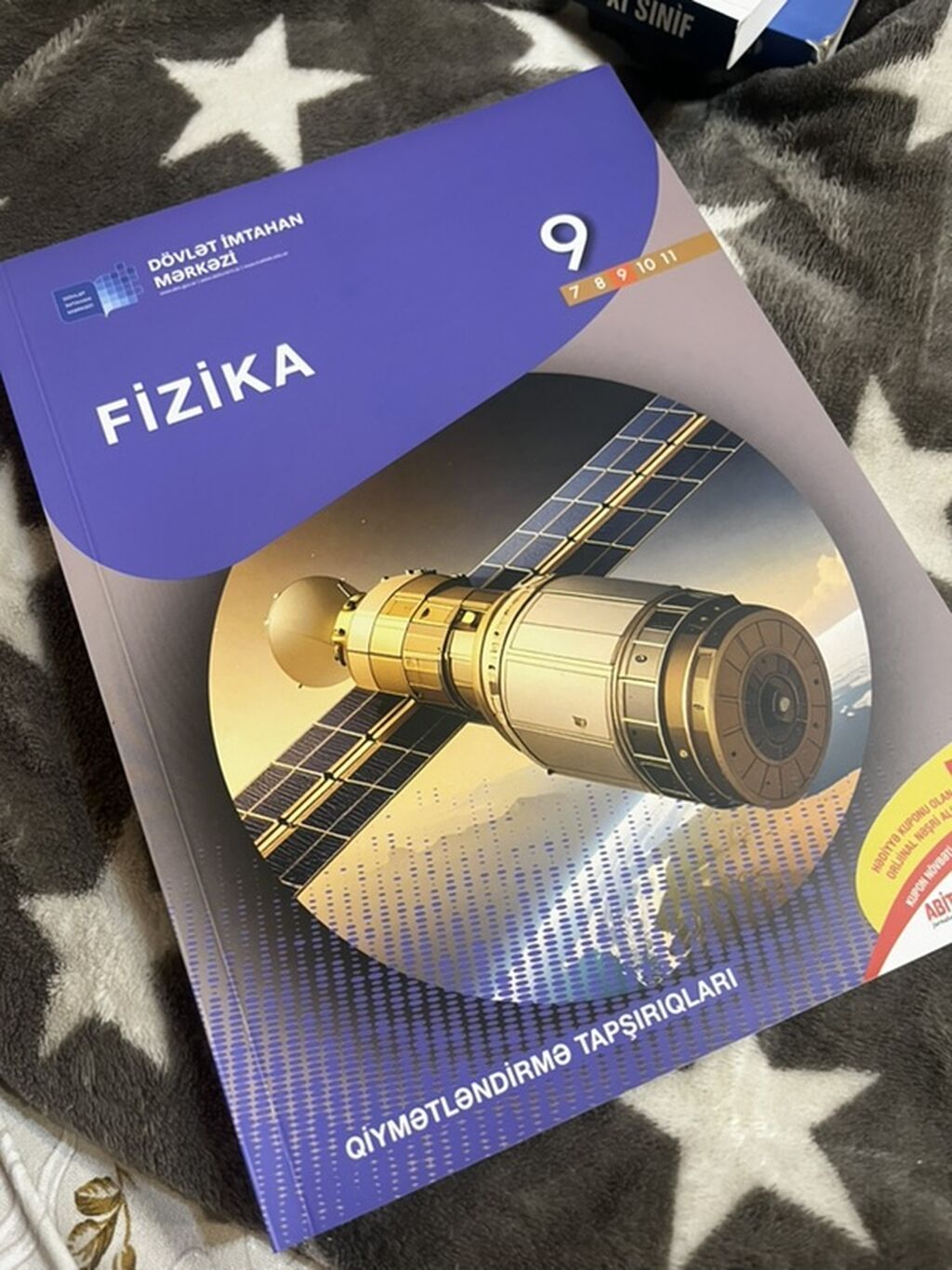 Salam dimin orjinal kitabıdır ili 2025 kitabın üzüdə açılmayıb — Kitablar, Saray