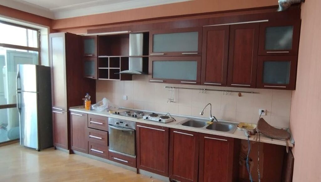 Metbex mebeli.qiymet 400 man.olcu 4.20.ustunde qaz ve moyka — Mətbəx mobilyası, Bakı