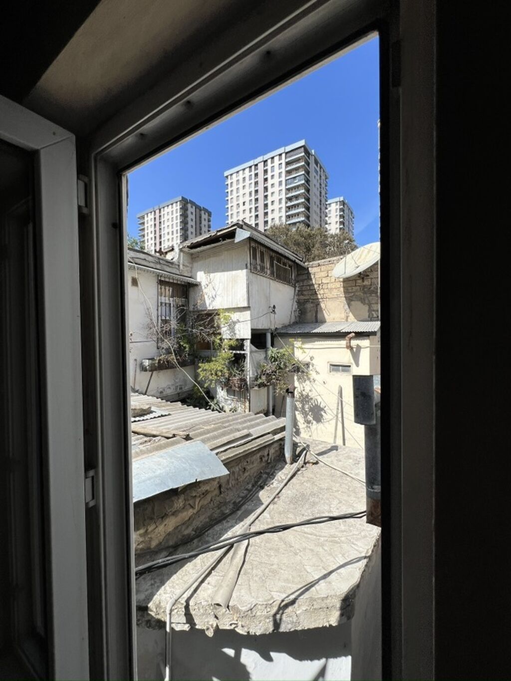 Çox sərfəli təklif Mərkəzdə, bütün kommunal xərclər daxil kirayə ev — Mənzil, Bakı (5)