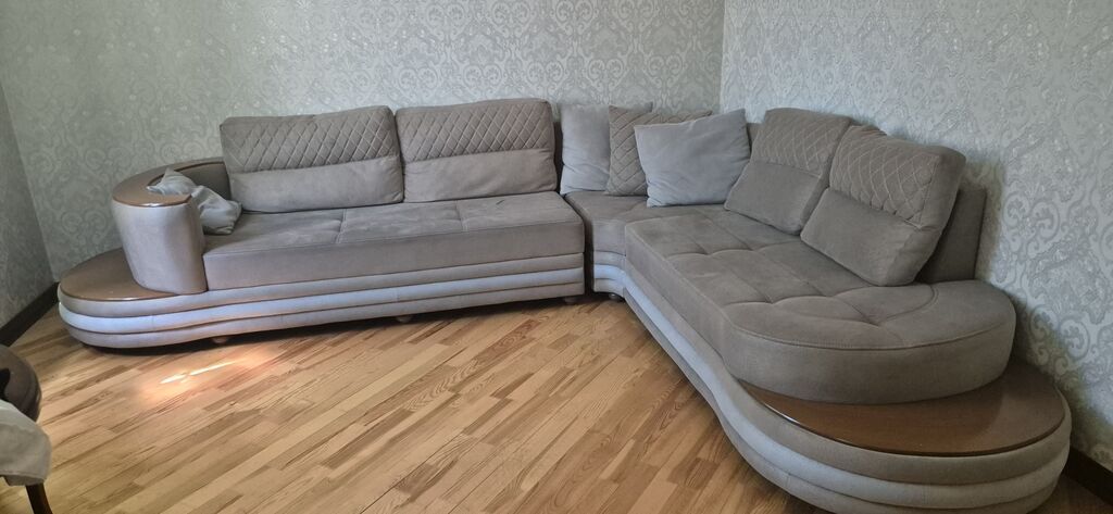 Divan satılır 400₼. açılmır bazası yoxdur.Ünvan Xırdalan. 7666 — Mebel, Bakı