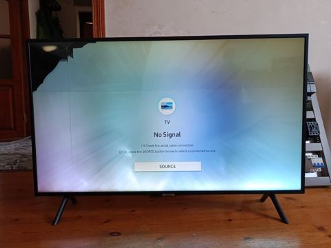 Samsung smart televizor, 43–50 düym aralığında (təxmini), ayaqlı — Sumqayıt