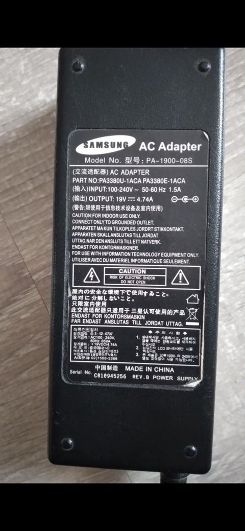 "Samsung" noutbuk adapteri — Bakı