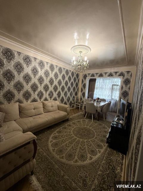 Binəqədi rayonunda 4 otaqlı Köhnə tikili Satılır, 100 m² — Bakı