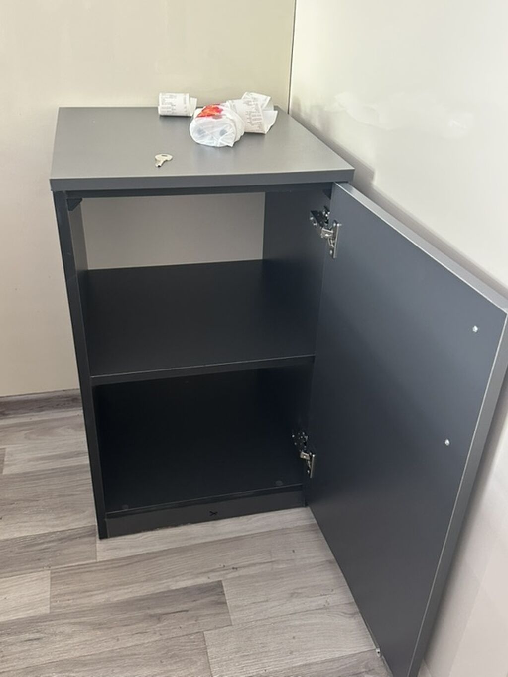 Ofis mebel dəsti – qrafit rəng - Minimalist dizaynlı iş masası: düz — Ofis mebeli, Bakı (5)