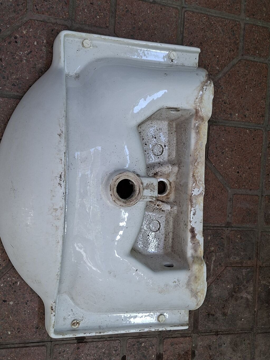 Ağ keramika hamam/lavabo qabı (divara montaj üçün) satilir. Isteyenler — Lavabolar, Bakı (3)