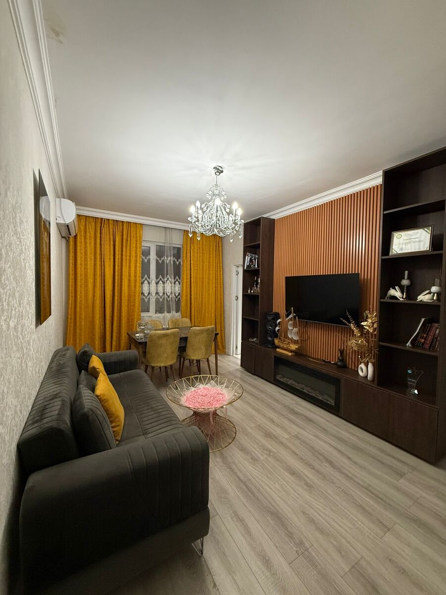 Satılır 2 otaqlı köhnə tikili 75 m² — Mənzil, Bakı