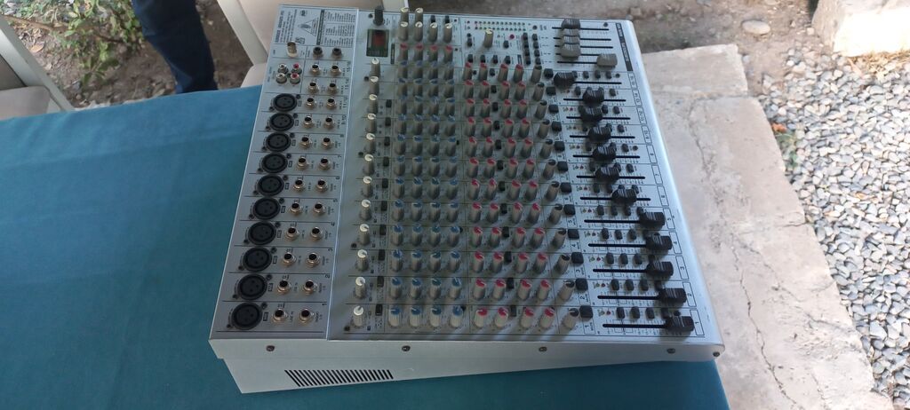 Behringer Eurorack UB2442FX-PRO mikser ideal veziyyetde - 24 girişli — Studiya və konsert üçün, Füzuli (4)