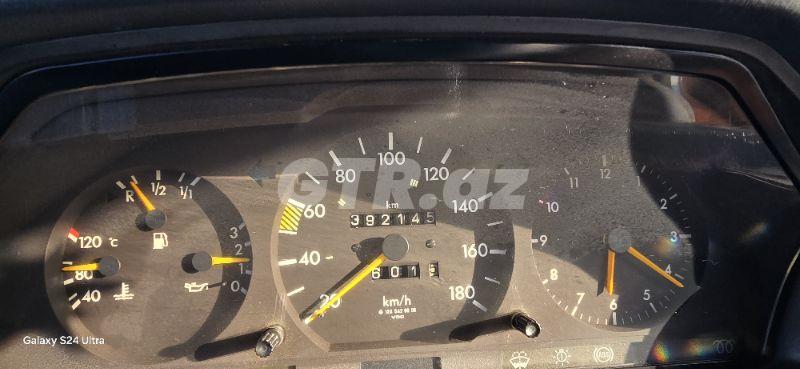 Mercedes E 200 2.0 L, 1991, 392 000 km 90-XJ-765 — Avtomobillər, Qazax (4)