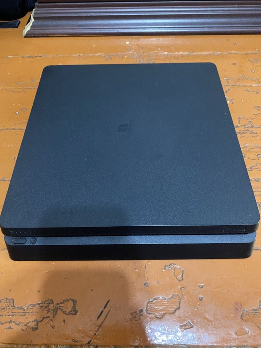 PlayStation 4 Slim 1tb yaddaş Xüsusiyyətlər: - Model: PS4 Slim, qara — Oyun konsolları, Bakı