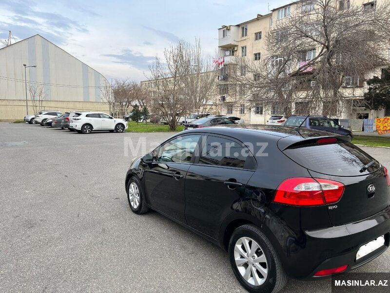Kia Rio, 2018 il — Minik avtomobili icarəsi, Bakı (8)