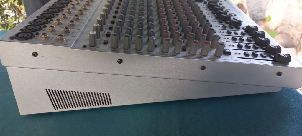 Behringer Eurorack UB2442FX-PRO mikser ideal veziyyetde - 24 girişli — Studiya və konsert üçün, Füzuli (2)