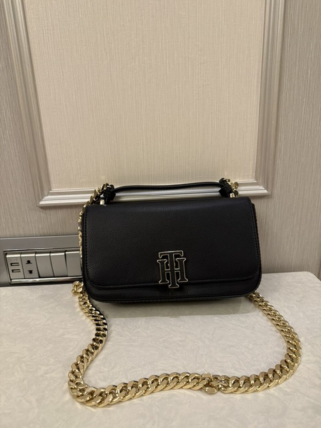 Tommy Hilfiger sumka 265 man alinib 150 satilir cexolu var yenidir — Çantalar, çamadanlar, cüzdanlar, Ucar