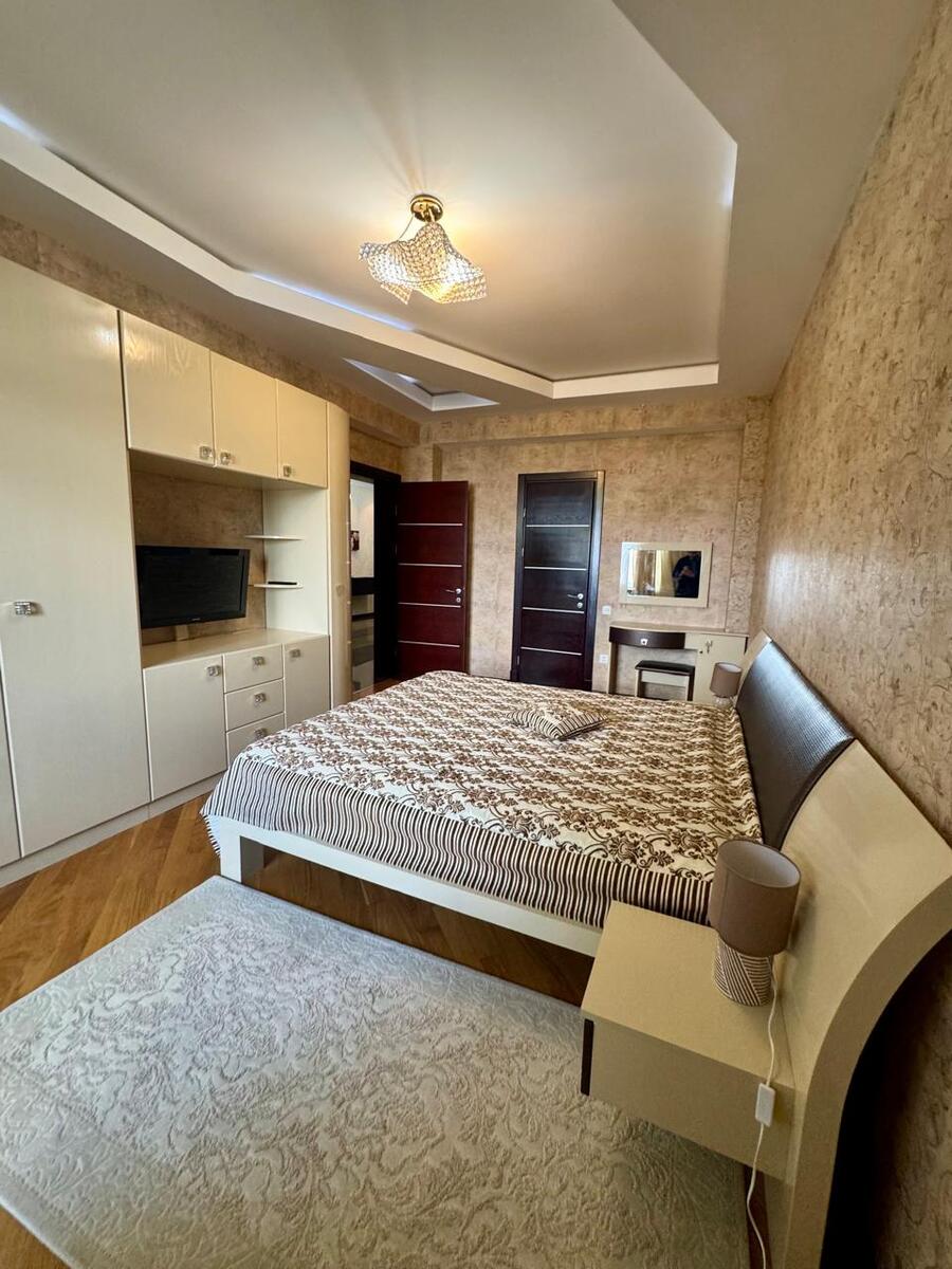 İcarəyə verilir 4 otaqlı yeni tikili 200 m² — Mənzil, Bakı (5)
