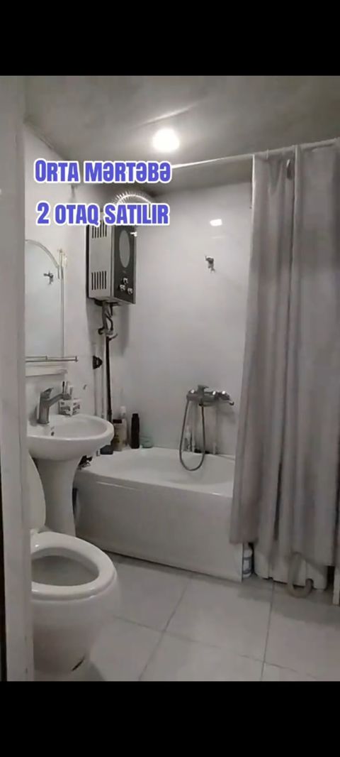 Orta mərtəbədə yerləşən 2 otaqlı mənzil satılır. Xüsusiyyətlər — Mingəçevir