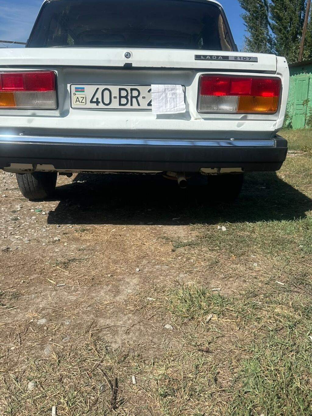 VAZ 2107, ağ rəng, sedan kuzov. Xüsusiyyətlər: - Arxa ötürücülü — Avtomobillər, Xaçmaz (5)