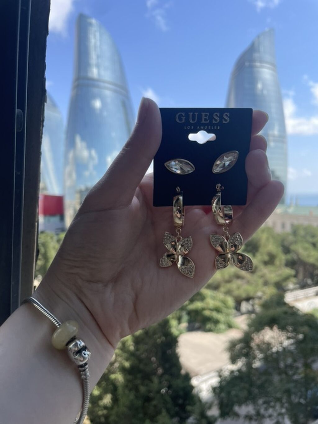 Guess Los Angeles sırğa dəsti - Brend: Guess - Rəng və örtük: Qızılı — Təklifler, Bakı (2)