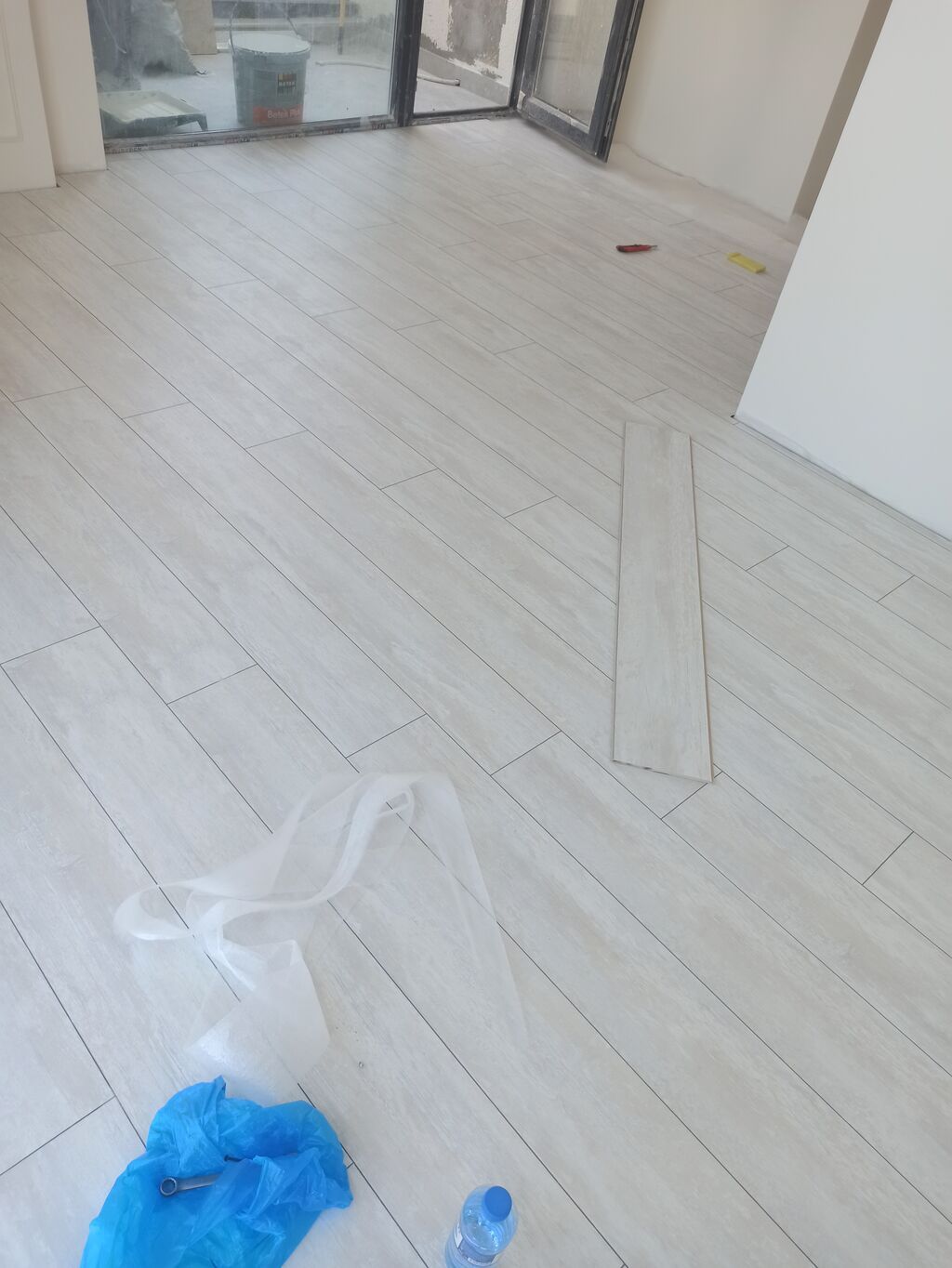 Laminat döşəmə və plitə tipli döşəmə işləri – peşəkar quraşdırma — Döşəmə və tavan işləri, Digah (2)