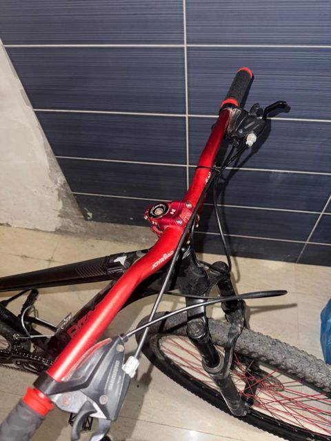 BMX modelidir 28-29 modeldir az istifadə olunub,çox gözəl yanaşma — Bakı