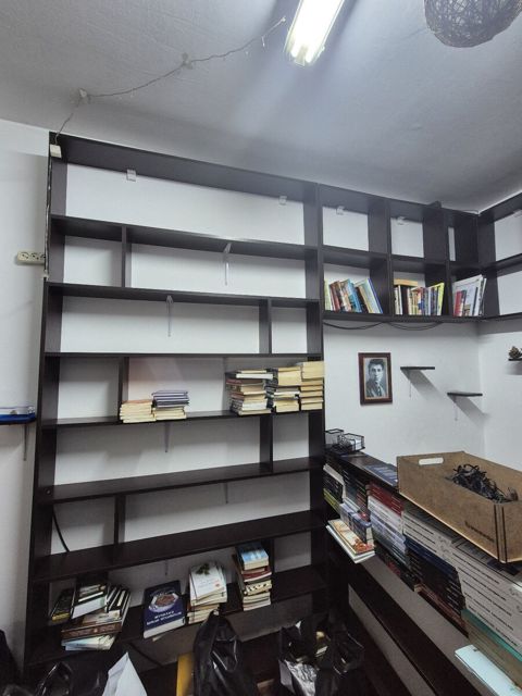 Kitab rəfləri — Bakı