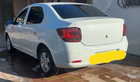 Renault Logan stop işıqları — Bakı